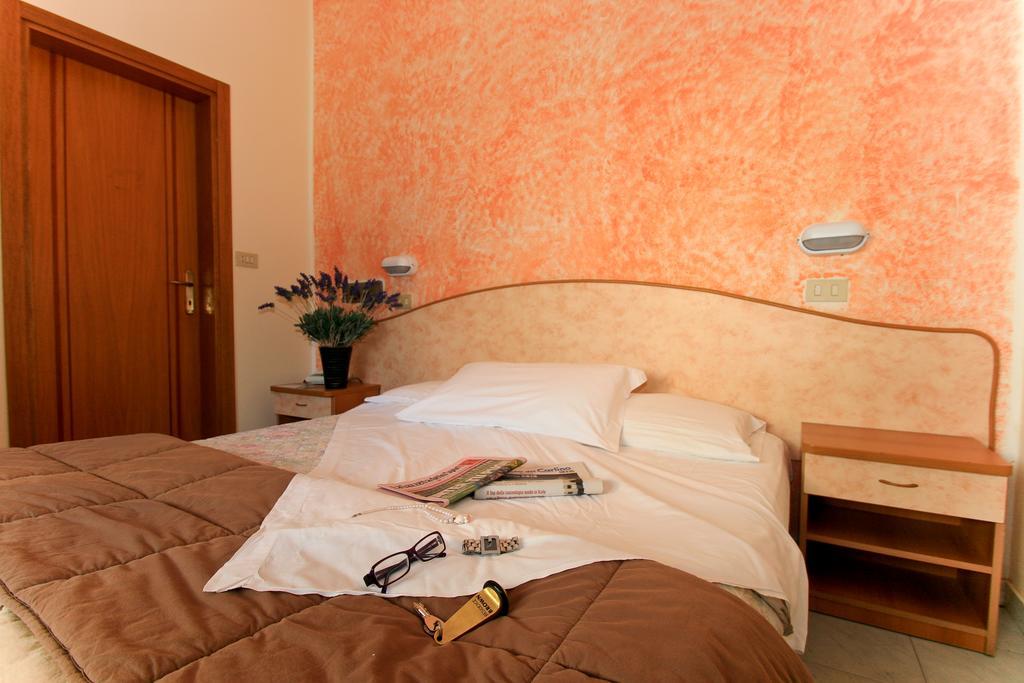 Residence Brown Римини Екстериор снимка