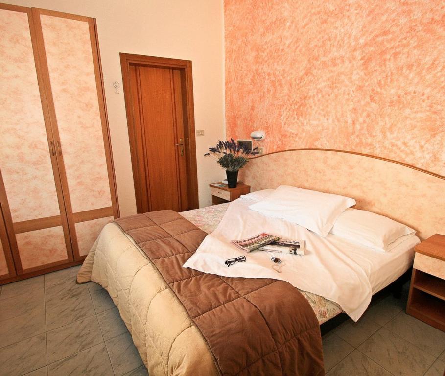 Residence Brown Римини Стая снимка
